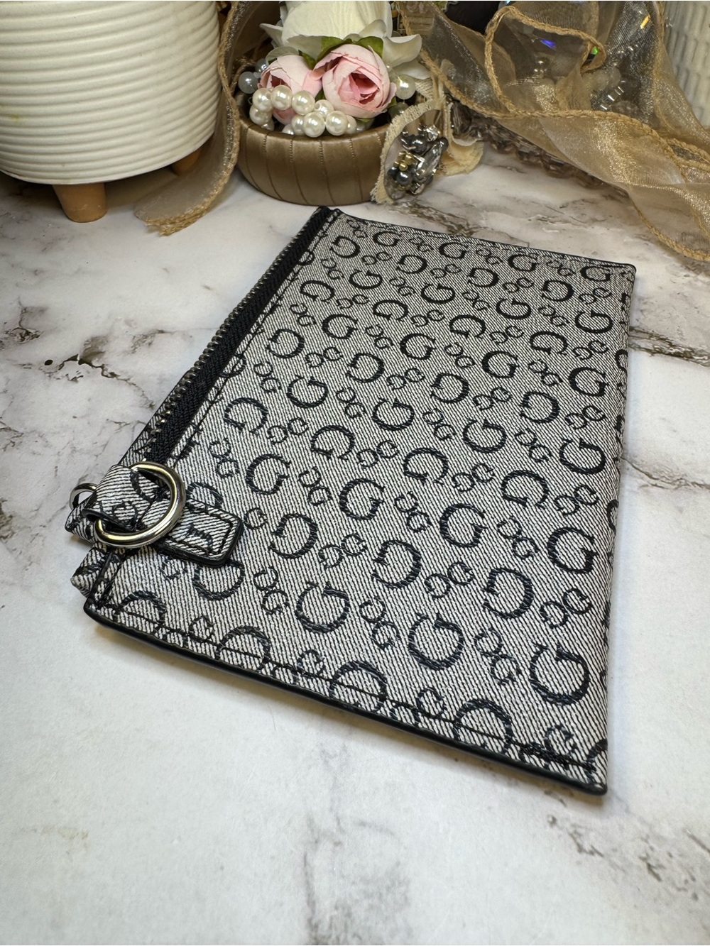 Guess Wristlet - Picture 5 of 8
